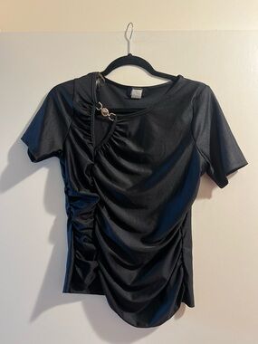 Black Women’s Ruched Detail Short Sleeve Top with gold Tiger detaim